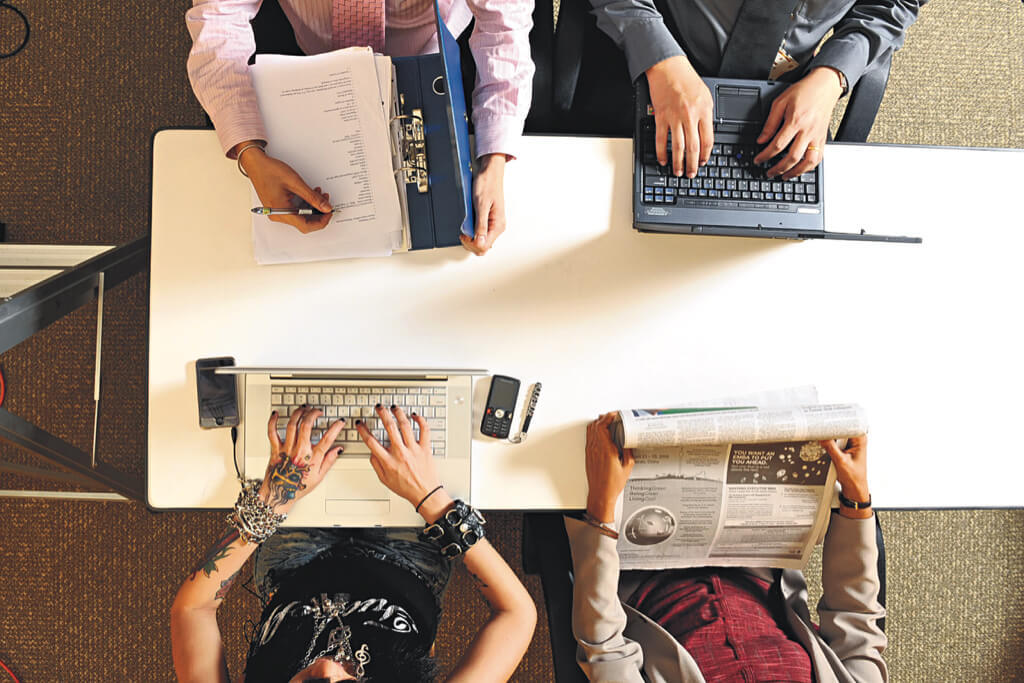 Pastikan pekerja S’pura sentiasa dibantu  